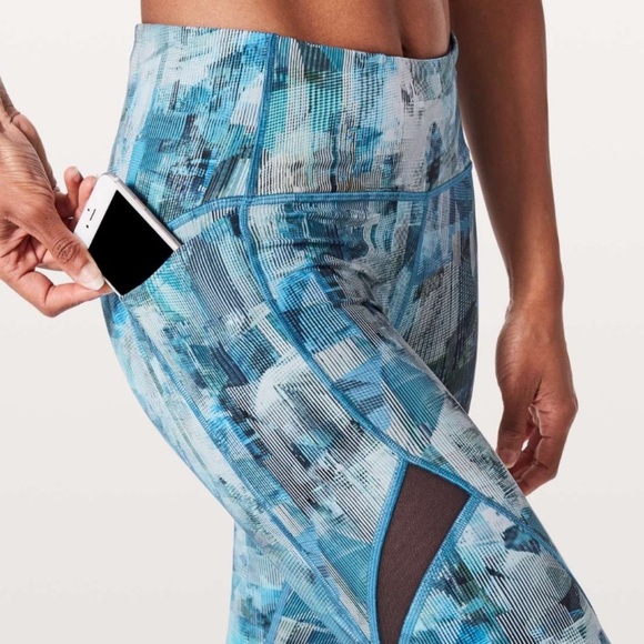 Lululemon On Pace Tight 7/8 25"
Sun Dazed Multi Blue size 4 - Picture 6 of 13